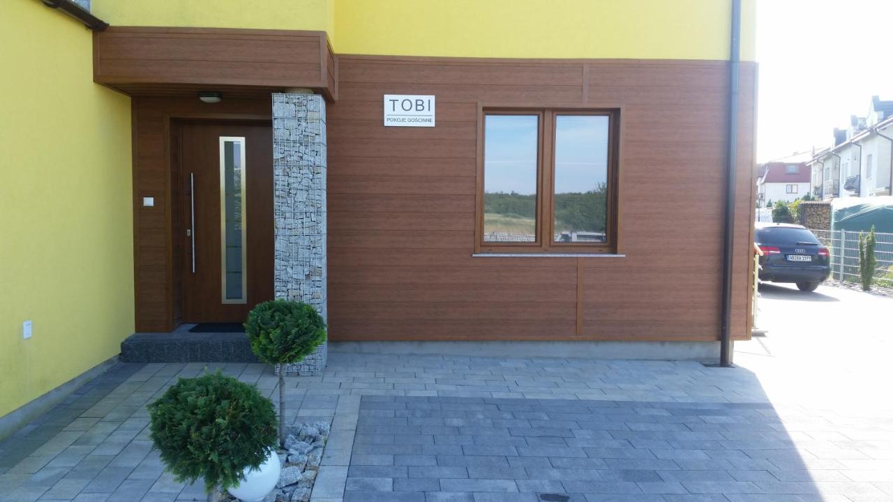 Tobi-Pokoje Goscinne Leba Exterior foto